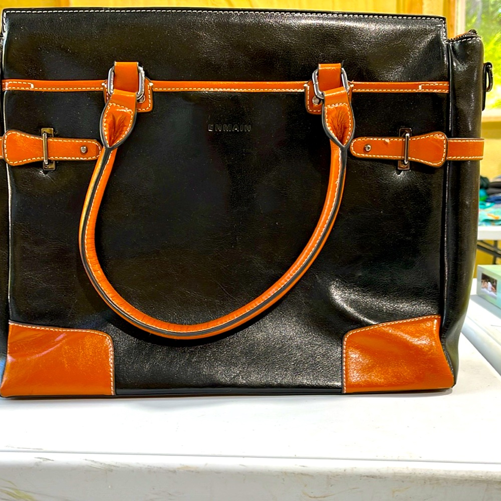 Beautiful laptop bag with long shoulder strap for easy travel wear!